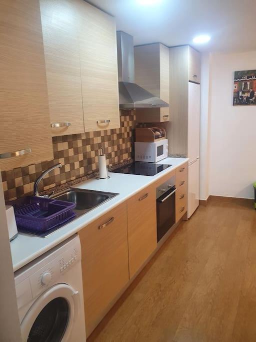 2f, Aire Acondic, 80m2, 2 Dormitorios, 4 Huespedes, Wifi Gratis Apartamento