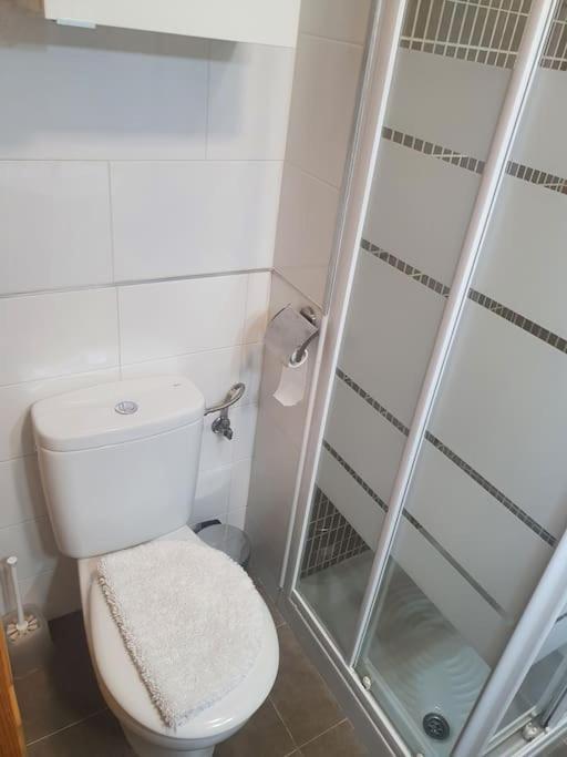 2f, Aire Acondic, 80m2, 2 Dormitorios, 4 Huespedes, Wifi Gratis